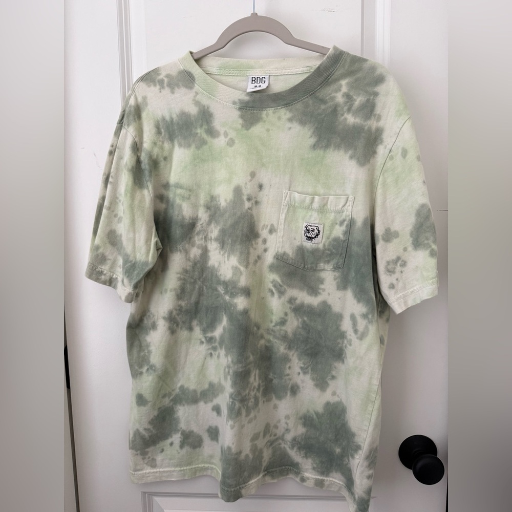 Men’s tie-dye shirt